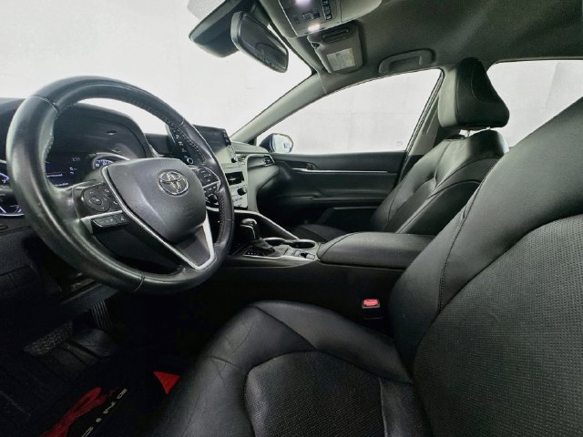 Used 2022 Toyota Camry XLE FWD image 19