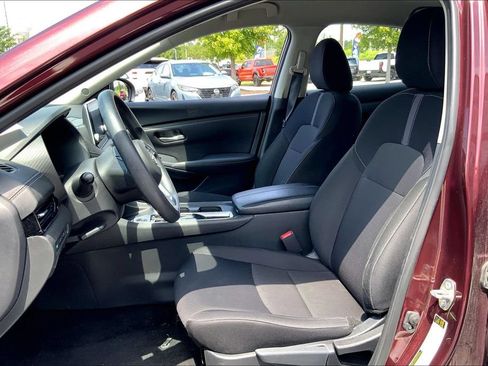 Used 2025 Nissan Sentra SV FWD image 9