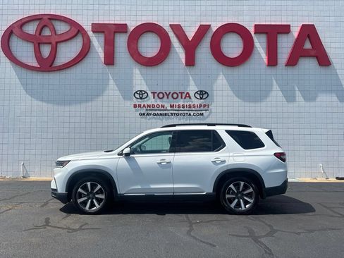Used 2025 Honda Pilot Touring image 5
