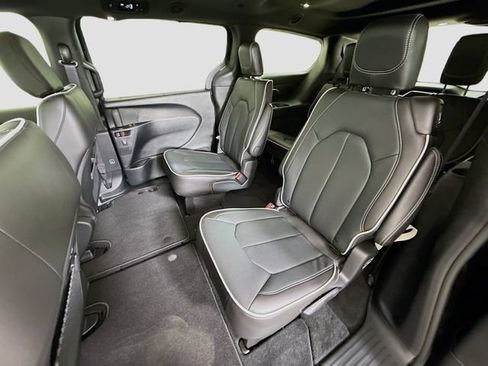 New 2026 Chrysler Pacifica Limited w/ S Appearance Package image 25