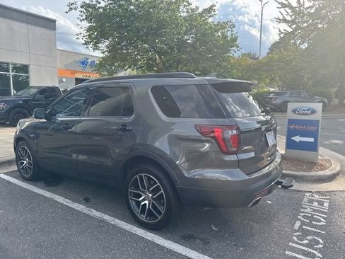 Used 2017 Ford Explorer Sport w/ Equipment Group 401A AWD/4WD image 9