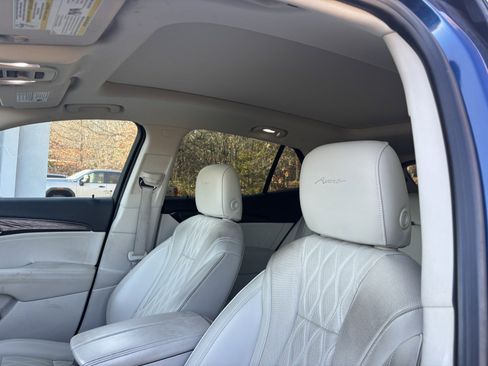 Used 2022 Buick Envision Avenir w/ Safety Package image 10