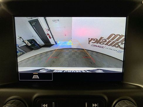 Used 2023 GMC Terrain SLE w/ Driver Convenience Package AWD/4WD image 17