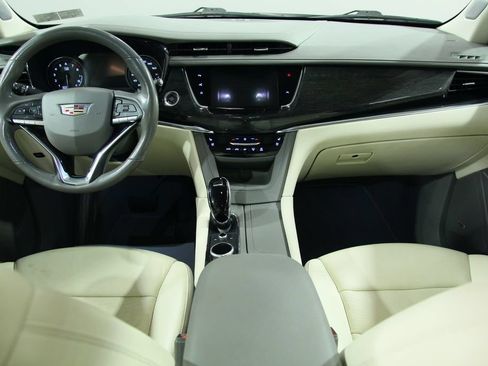 Used 2022 Cadillac XT6 Premium Luxury w/ Technology Package AWD/4WD image 5