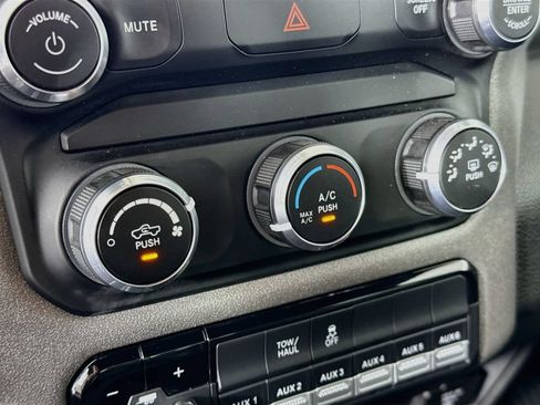 Used 2022 RAM 2500 Tradesman w/ Chrome Appearance Group AWD/4WD image 15