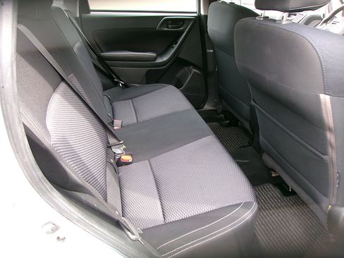 Used 2017 Subaru Forester 2.5i w/ Alloy Wheel Package image 11