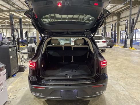 Certified 2023 Mercedes-Benz EQB 250+ w/ Exclusive Package image 23