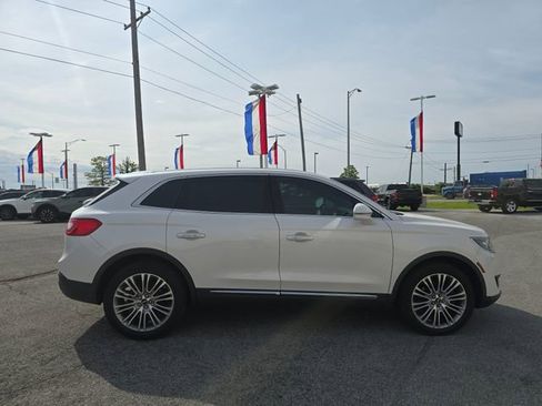 Used 2018 Lincoln MKX Reserve w/ Driver Assistance Package AWD/4WD image 3