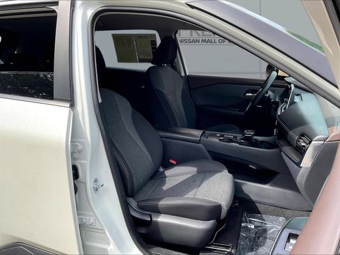 Used 2023 Nissan Rogue SV FWD image 29