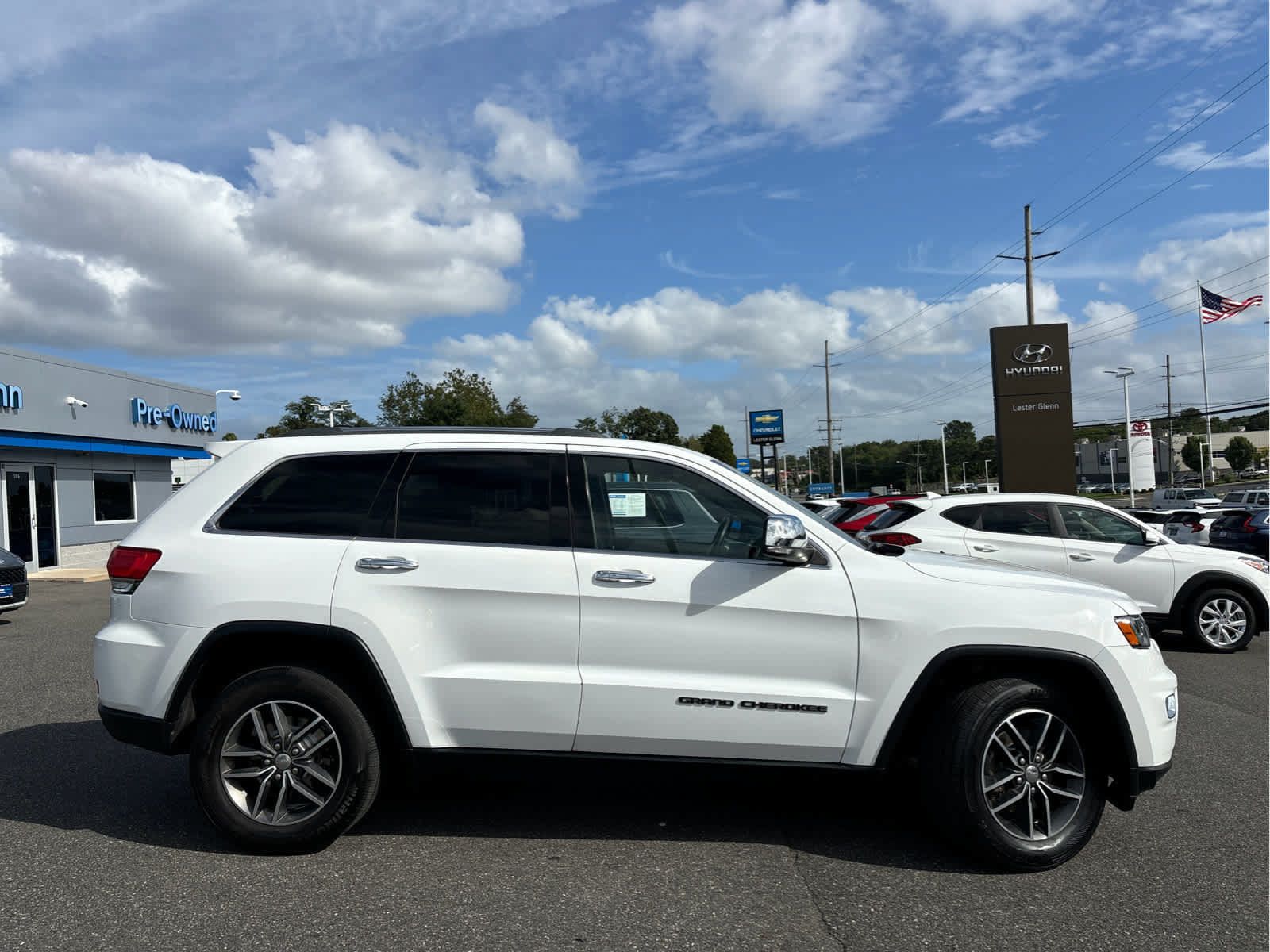 Used 2018 Jeep Grand Cherokee Limited AWD/4WD image 3