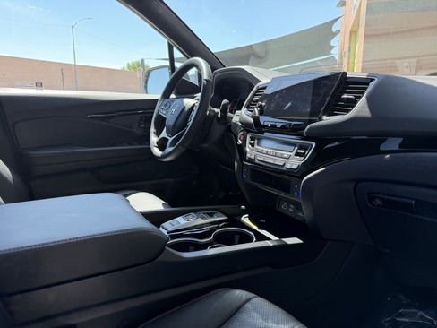 Used 2025 Honda Passport Black Edition image 41