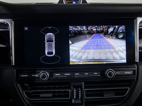Used 2020 Porsche Macan AWD/4WD image 29