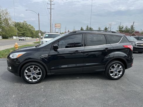 Used 2015 Ford Escape SE w/ Equipment Group 201A image 4