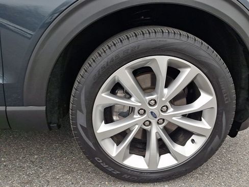 Used 2022 Ford Explorer Platinum w/ Technology Package image 8