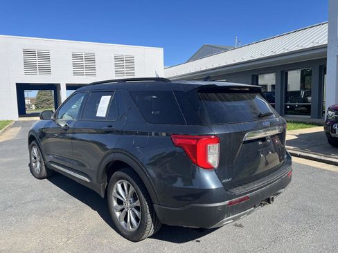 Certified 2023 Ford Explorer XLT w/ Equipment Group 202A AWD/4WD image 3
