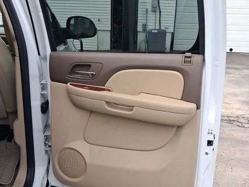 Used 2010 GMC Yukon XL SLE w/ SLE-2 Equipment Package RWD image 25