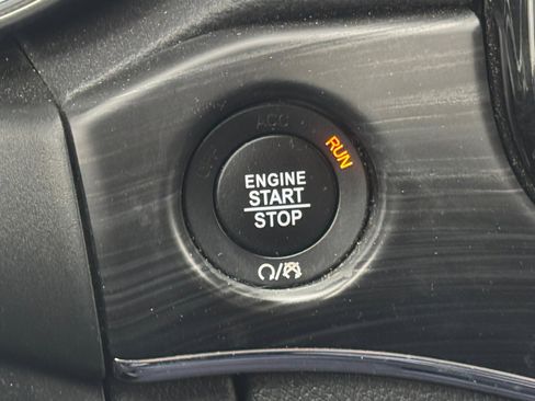 Used 2020 Jeep Grand Cherokee Limited w/ Luxury Group II image 21