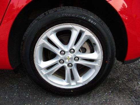 Used 2018 Chevrolet Cruze LT FWD image 14