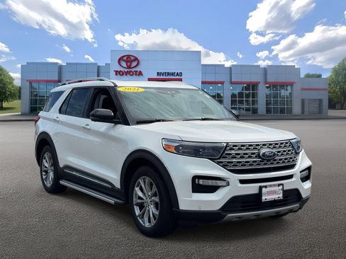 Used 2021 Ford Explorer Limited w/ Equipment Group 301A AWD/4WD image 2