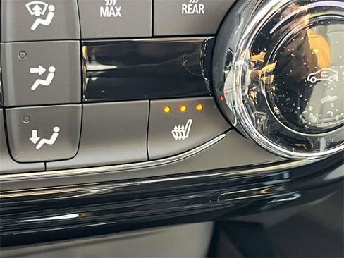 New 2026 Chevrolet Trax LT w/ Sunroof Package image 15