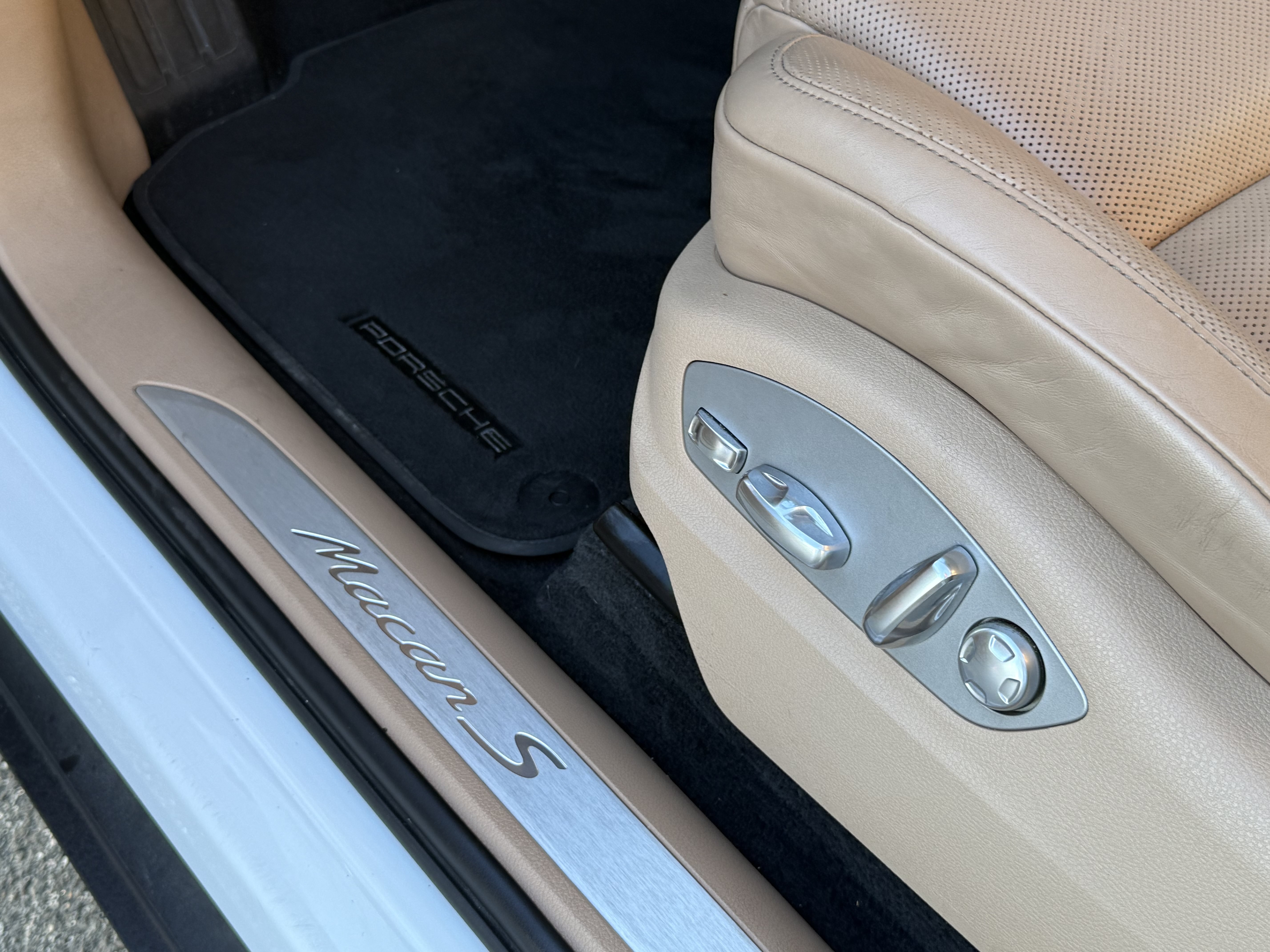 Certified 2023 Porsche Macan S AWD/4WD image 6