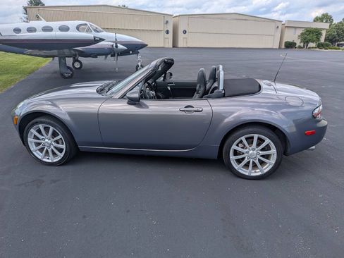 Used 2008 MAZDA MX-5 Miata Grand Touring w/ Premium Pkg RWD image 2