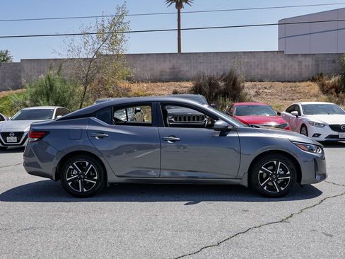 Used 2025 Nissan Sentra SV FWD image 3