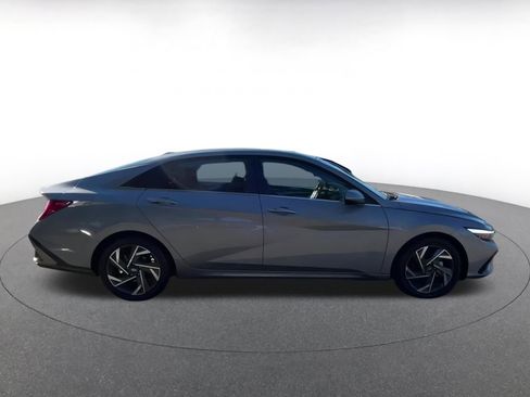 Used 2025 Hyundai Elantra SEL image 16