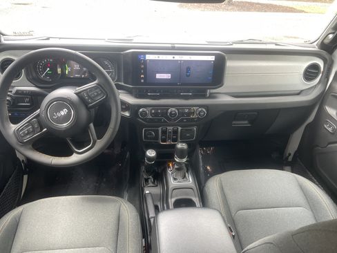 Used 2024 Jeep Wrangler Unlimited w/ Convenience Group AWD/4WD image 31