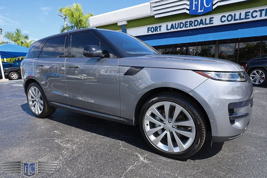 Used 2023 Land Rover Range Rover Sport SE AWD/4WD image 4