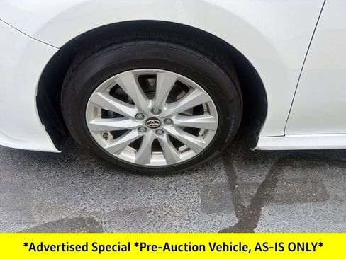 Used 2018 Toyota Camry LE image 19