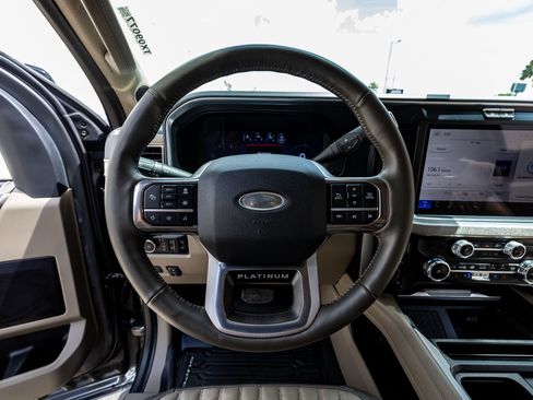 Used 2025 Ford F350 Platinum w/ Platinum Plus Package image 19