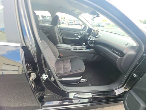 Used 2025 Nissan Sentra SR FWD image 33