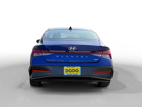 New 2025 Hyundai Elantra Limited image 4