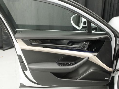 Used 2025 Porsche Panamera 4 image 23