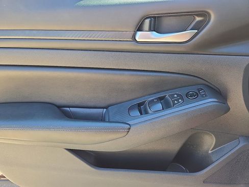 Used 2024 Nissan Altima 2.5 SV FWD image 21