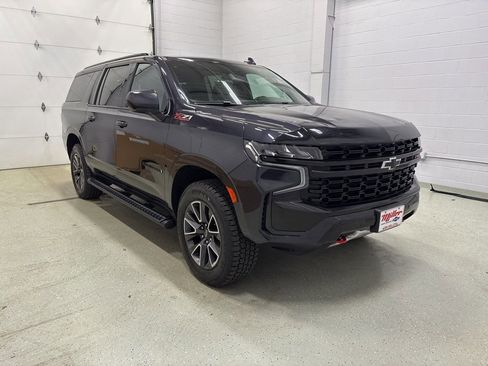 Used 2023 Chevrolet Suburban Z71 image 2