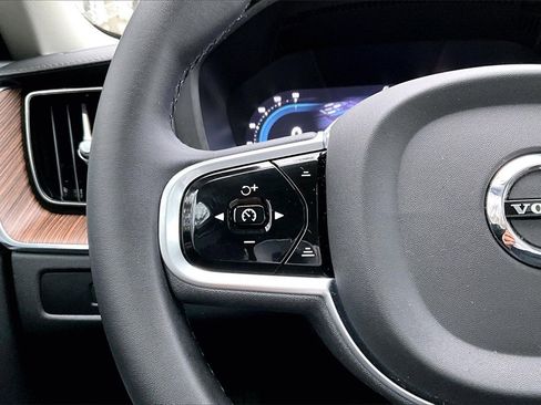 Certified 2023 Volvo XC60 B5 Ultimate image 11