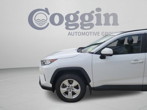 Used 2021 Toyota RAV4 XLE w/ Convenience Package FWD image 32