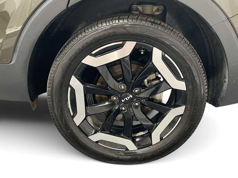 Used 2024 Kia Telluride EX w/ EX Captain's Chair Package AWD/4WD image 10