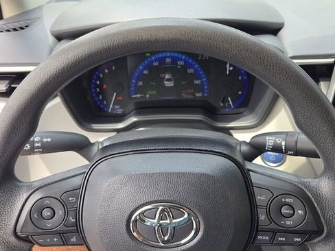 Used 2021 Toyota Corolla LE FWD image 23