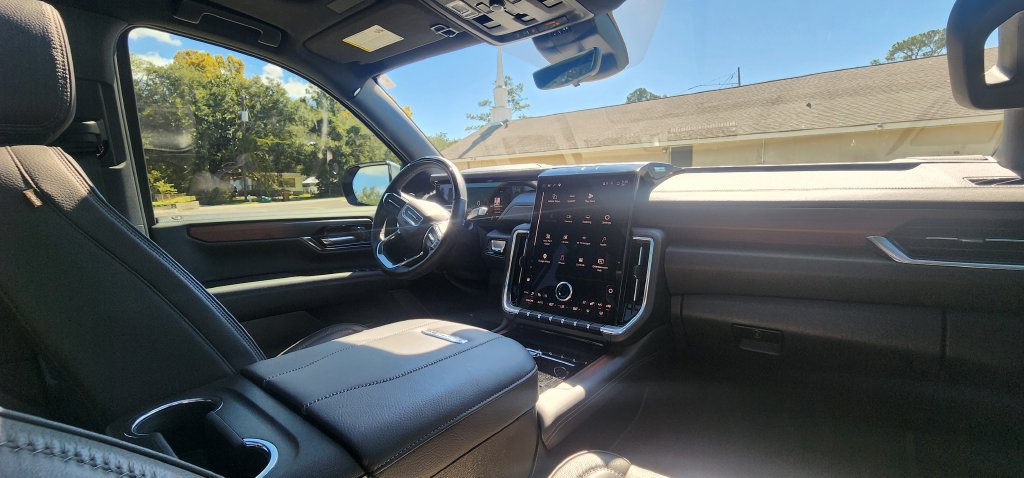 Used 2025 GMC Yukon Denali w/ Denali Reserve Package AWD/4WD image 35