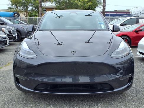 Used 2024 Tesla Model Y Performance AWD/4WD image 2