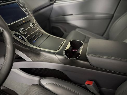 Used 2019 Lincoln Nautilus Reserve image 25