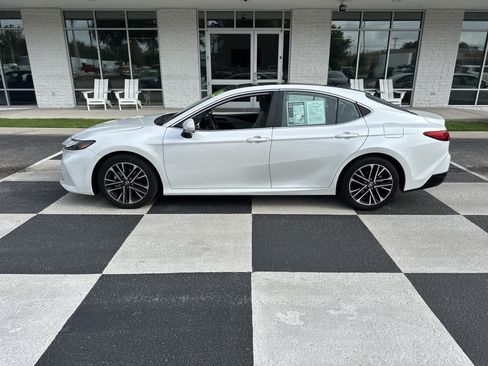 Used 2025 Toyota Camry XLE w/ Premium Plus Package FWD image 1