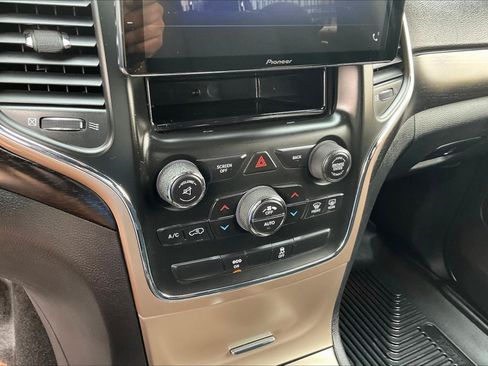Used 2014 Jeep Grand Cherokee Laredo AWD/4WD image 15