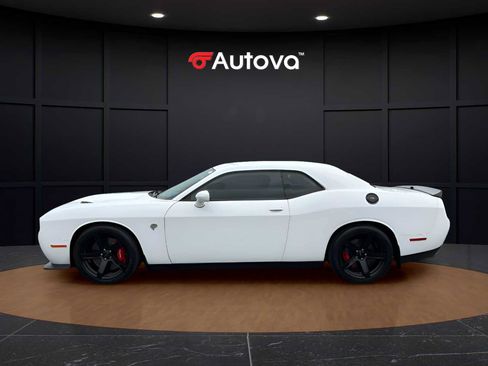 Used 2018 Dodge Challenger SRT Hellcat RWD image 2