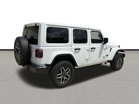 Used 2025 Jeep Wrangler Unlimited Sahara AWD/4WD image 5