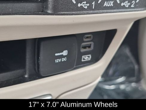Used 2022 Chrysler Pacifica Touring-L FWD image 21