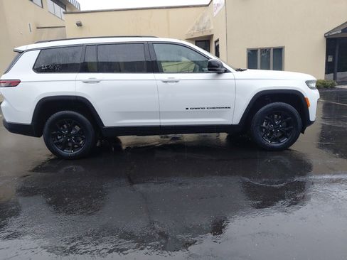 New 2026 Jeep Grand Cherokee L Laredo image 36